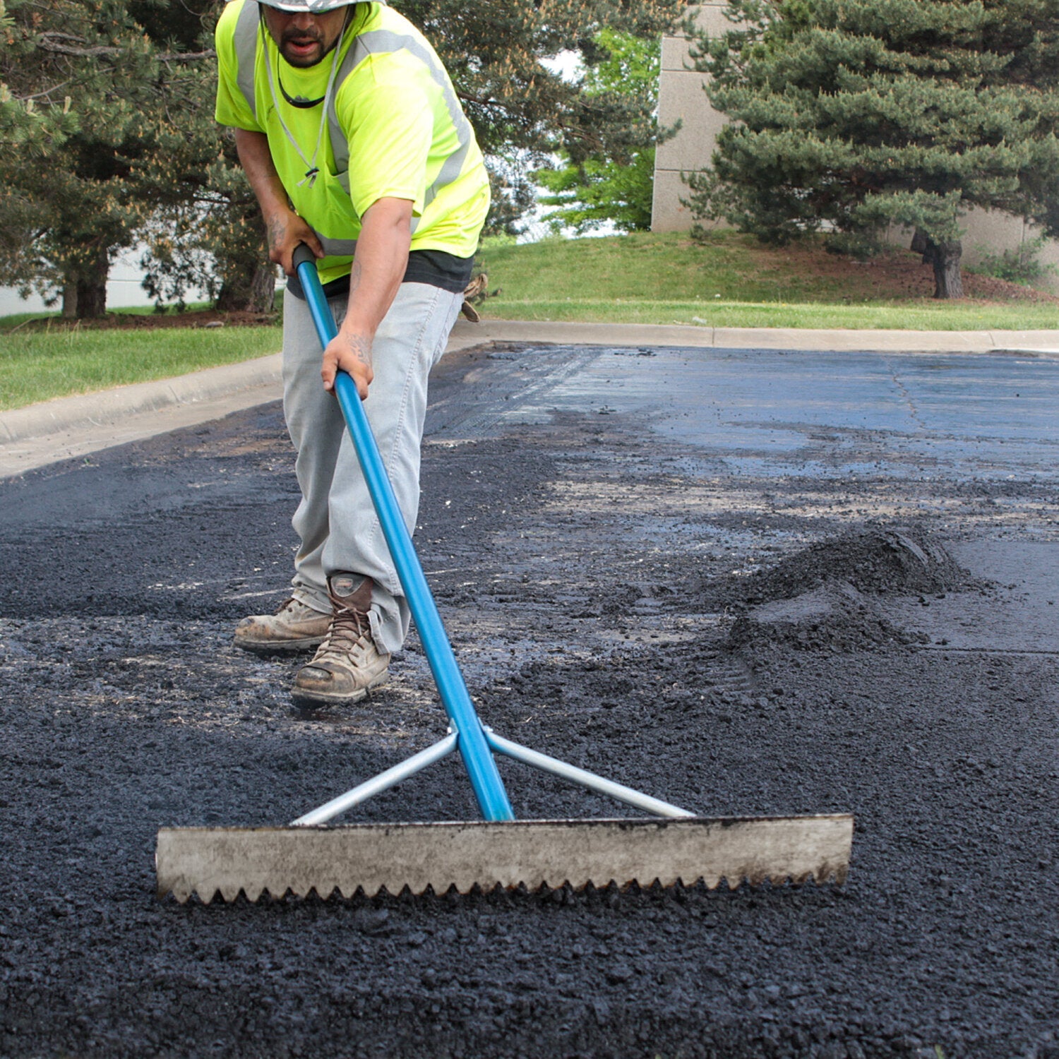 Kraft Tool GG625 30″ Magnesium Asphalt Rake with 7′ Blue Handle Supply