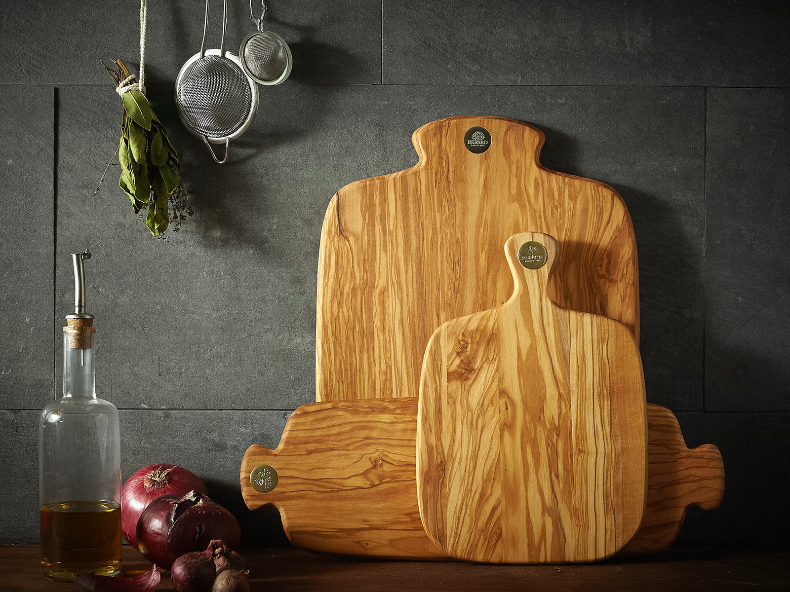 Berard Racine Olivewood 11.4-Inch Cutting Board with Handle Fashion