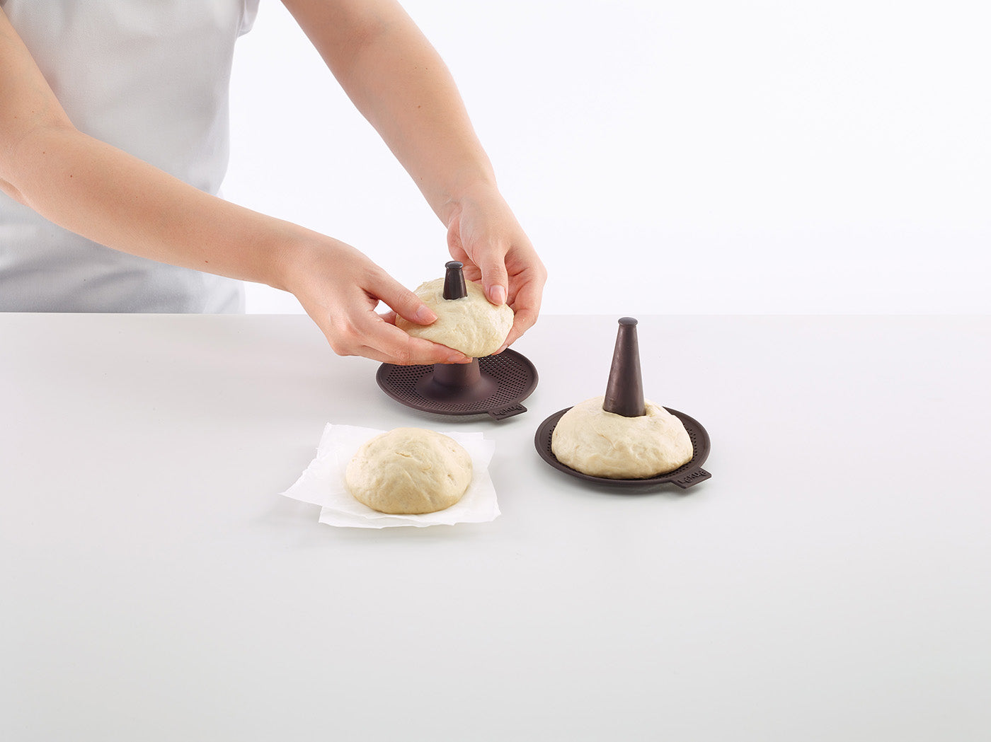 Lekue Bagel Maker – Set of 6 Individual Bagel Molds in Brown Online Sale