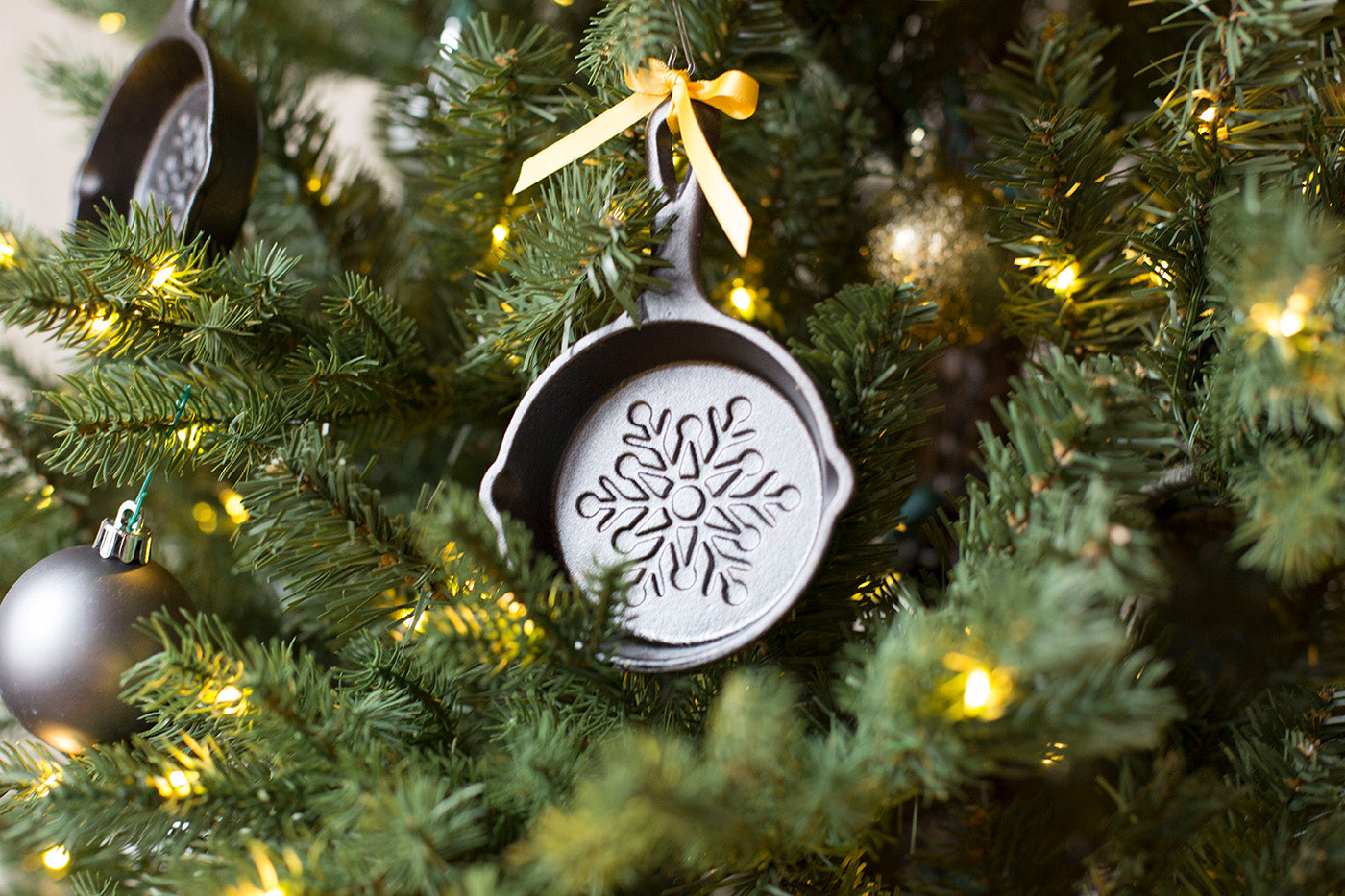 Lodge 3.5-Inch Mini Cast Iron Holiday Skillet, Snowflake Imprint Online now