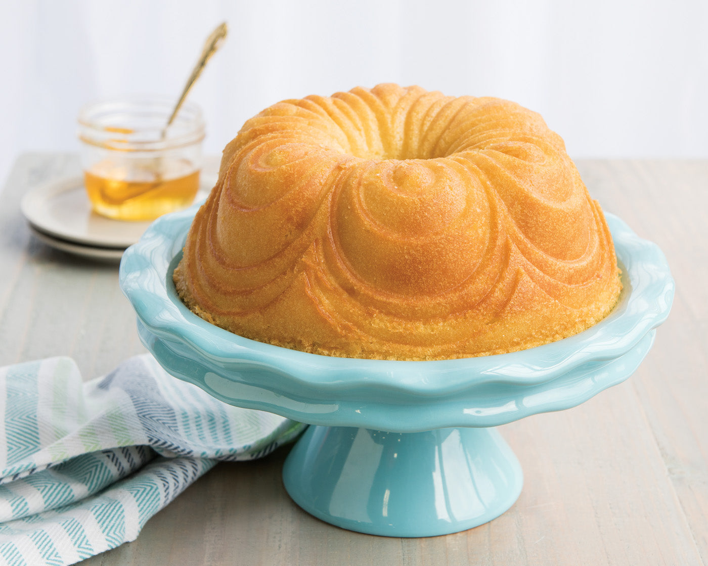 Nordic Ware Cast Aluminum Chiffon Bundt Pan, Gold Discount