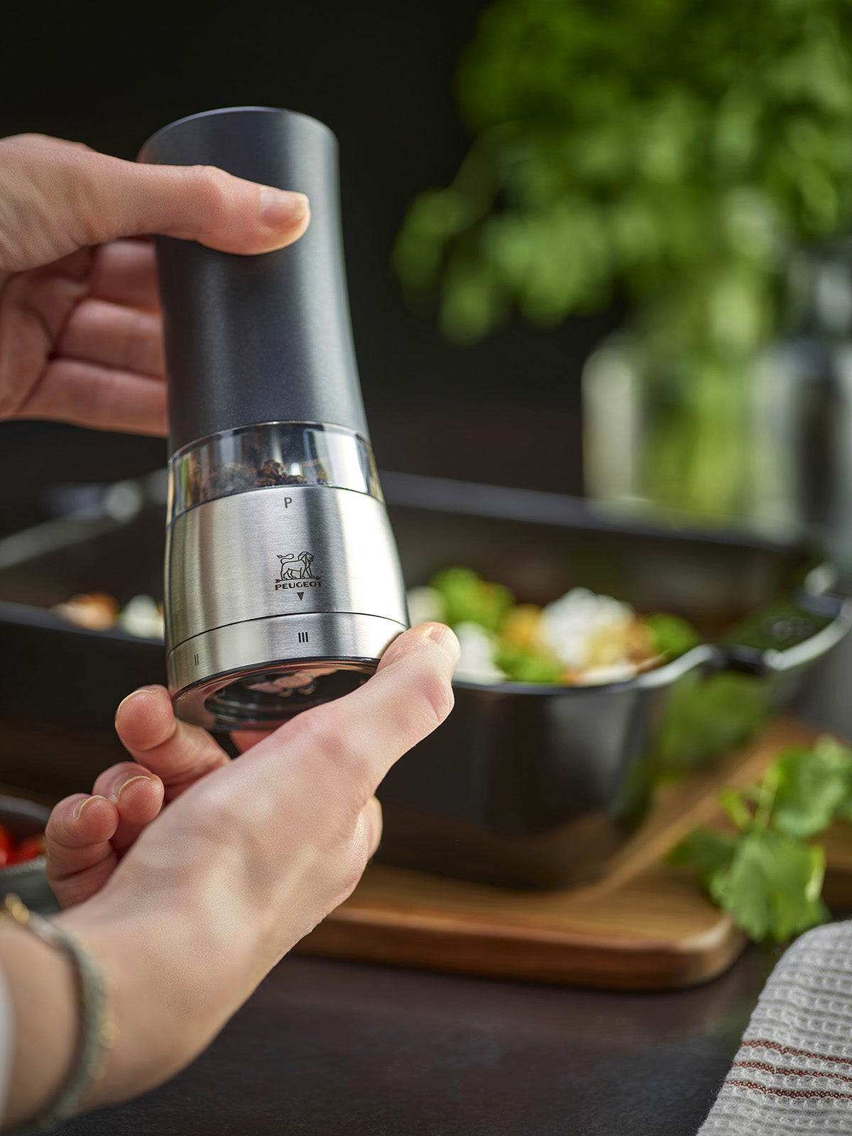 Peugeot Daman Electric Pepper Mill, Iridescent Black, 7 Inch Online Hot Sale