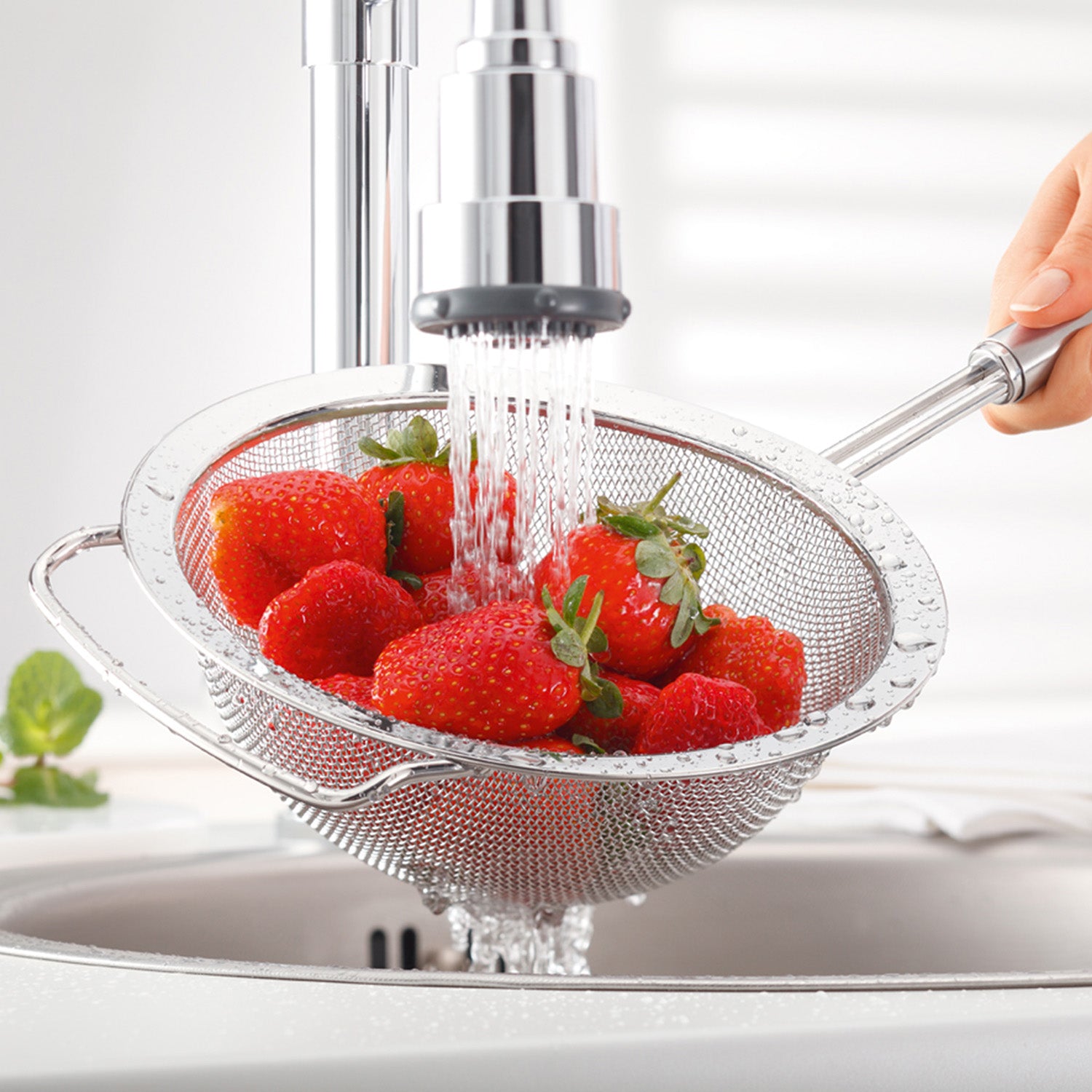 Rosle Stainless Steel Round Handle Coarse Mesh Kitchen Strainer, 7.9-inch Supply